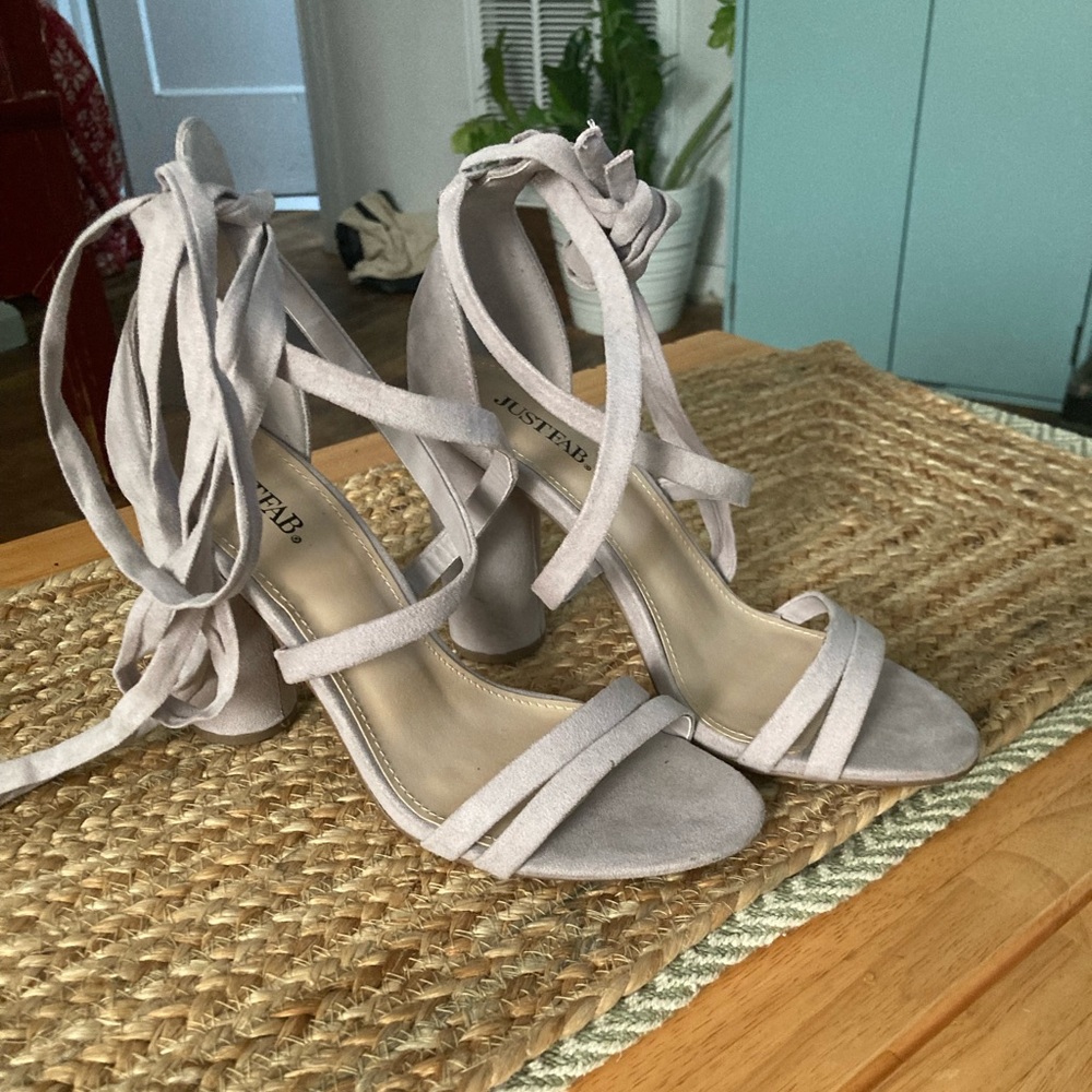 Lavendar lace-up ballerina high heels 7.5